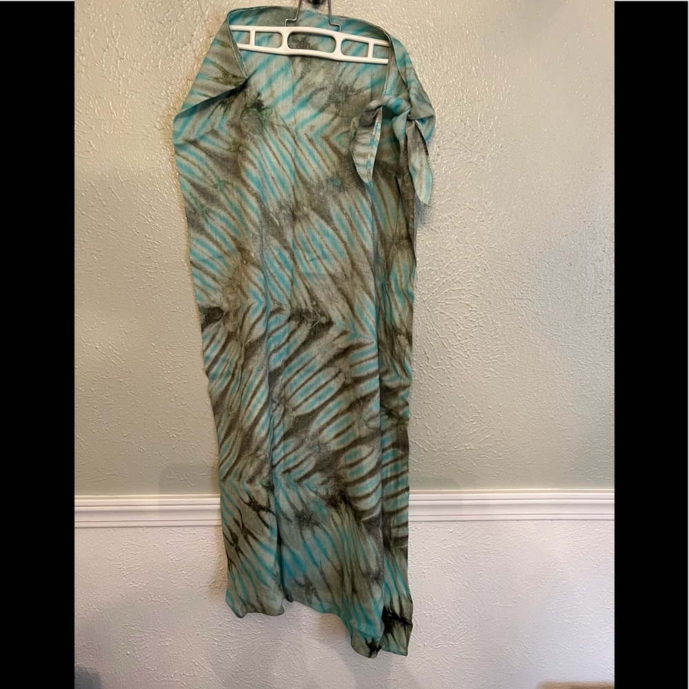 Silk and linen never worn Tie to side tie in back  Bought in Breckinridge Co